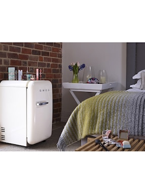 Frigobar Smeg FAB5URCR3 1.5 pies cúbicos